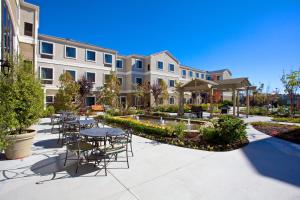 Imagen de la galería de Staybridge Suites Irvine East/Lake Forest, an IHG Hotel, en Lake Forest