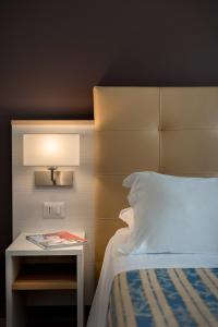 A bed or beds in a room at Hotel Sole Mio
