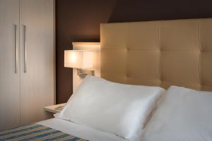 A bed or beds in a room at Hotel Sole Mio