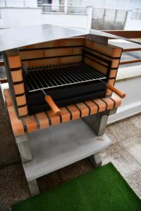 a model of a barbecue grill sitting on a table at Apimonte City House A in Bragança