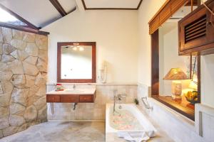 Ein Badezimmer in der Unterkunft Puri Bagus Candidasa