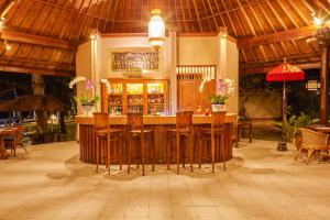 Ein Restaurant oder anderes Speiselokal in der Unterkunft Puri Bagus Candidasa 