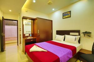 Un pat sau paturi într-o cameră la karibu Residency