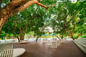 Vrt pred nastanitvijo Tambuli Seaside Resort and Spa