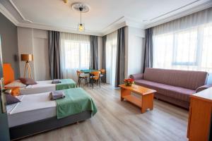 מיטה או מיטות בחדר ב-HMA Hotel & Suites
