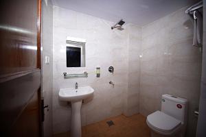 Een badkamer bij Greatwall International Hotel