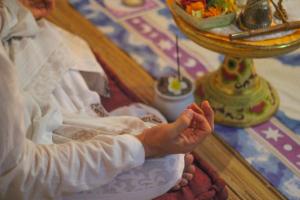 Oaspeți care stau la Sagitarius Inn