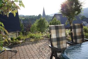 Cảnh núi rừng hoặc tầm nhìn ra núi từ căn hộ