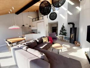 Posedenie v ubytovaní Apartament Sun House SAUNA KOMINEK SKRZYCZNE