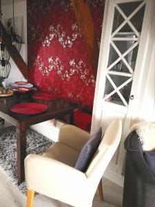 a living room with a table and a chair at Rosenblick in Zingst