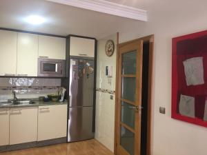 A kitchen or kitchenette at maravilloso apartamento en la playa...muy especial