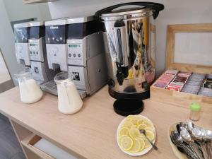 Príslušenstvo na prípravu kávy alebo čaju v ubytovaní Villa Sosnowe Wzgórze