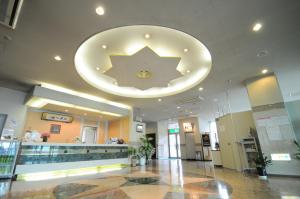 a lobby with a large chandelier in a building at Hotel Sunfuraton in Furano