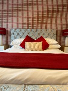 A bed or beds in a room at Smart Stays Boutique Apartments 