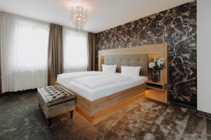 Postel nebo postele na pokoji v ubytování Hotel Schwarzer Adler Stendal