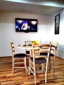 TV a/nebo společenská místnost v ubytování Tena Apartment