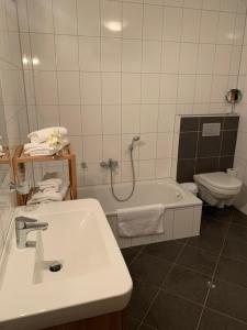 Koupelna v ubytování Ferienwohnung Marina + 11 fotografií