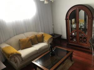 a living room with a couch and a coffee table at Hotel Colonial - Salamina Caldas in Salamina