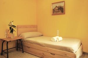 a bedroom with two twin beds and a table at Casa i Colla in Gironella