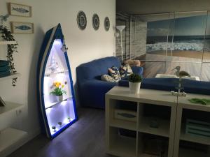 Televízia a/alebo spoločenská miestnosť v ubytovaní Ático 90m de terraza, jacuzzi privado y cargador de coche eléctrico en Cabria, Almuñecar
