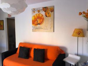 A seating area at LasVistasApartment