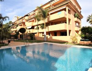 APARTAMENTO beachfront LA JACARANDA, Marbella – Bijgewerkte ...