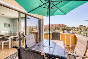 En balkon eller terrasse på Pensacola Beach Condos