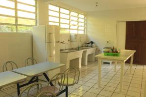 Köök või kööginurk majutusasutuses Pousada das Dunas Via Praia Apart Hotel