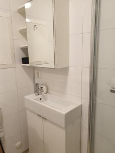 Vonios kambarys apgyvendinimo įstaigoje Strand Apartments