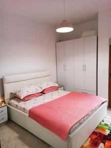 Ένα ή περισσότερα κρεβάτια σε δωμάτιο στο Lovely Apartment 2
