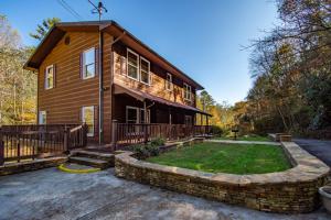 Grand Ladybug Resort on a Creek. Family Cabin with a Pond and Forest Views