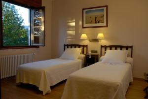Ліжко або ліжка в номері Hotel Celisol Cerdagne