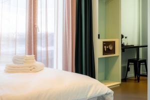 Rúm í herbergi á BLOOM Boutique Hotel & Lounge Basel