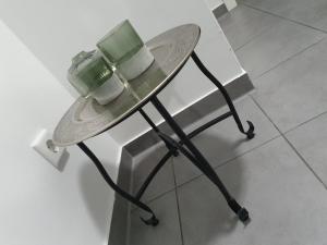 a hat and two cups on top of a table at White Pearl Hostel 2 in Nuremberg