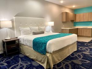 A bed or beds in a room at Americas Best Value Inn Houston Willowbrook