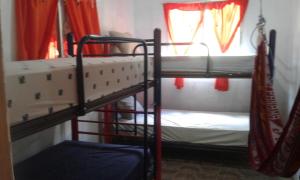 Postel nebo postele na pokoji v ubytování Soursop Hostel