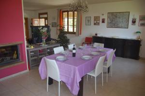מסעדה או מקום אחר לאכול בו ב-Villa Iriscortona