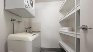 Oaks Brisbane on Charlotte Suites的一间浴室