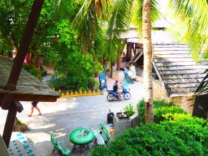 Taman di luar Seashell Resort Hostel Koh Tao