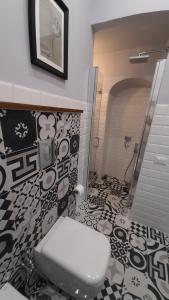 a bathroom with a toilet and a tile floor at Palazzetto di Neubourg in Naples +32 photos