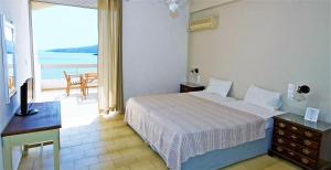 A bed or beds in a room at Panorama Apartments