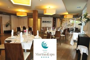 Reštaurácia alebo iné gastronomické zariadenie v ubytovaní Hotel Norat Marina & Spa 4* Superior