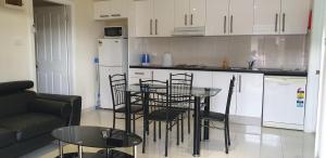 Virtuvė arba virtuvėlė apgyvendinimo įstaigoje Westfield Homestay Fiji
