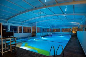 Bazén v ubytování Astral Nirvana Suites- Half Board nebo v jeho okolí