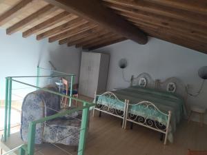 La Collina tesisinde bir odada yatak veya yataklar