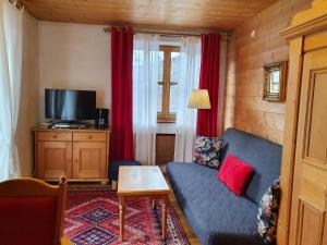 Telewizja i/lub zestaw kina domowego w obiekcie Appartement Pension Bäckenhäusl FERIENWOHNUNGEN Chalets Hütten Komfortzimmer