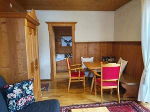 Część wypoczynkowa w obiekcie Appartement Pension Bäckenhäusl FERIENWOHNUNGEN Chalets Hütten Komfortzimmer