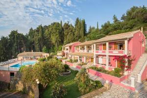 Bazén v ubytování Niki Sunrise Apartments nebo v jeho okolí