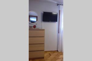 TV a/nebo společenská místnost v ubytování Plateia Apartments (Xara)