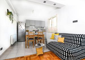 a living room with a couch and a kitchen at Zagreb Apartmani Santana in Zagreb